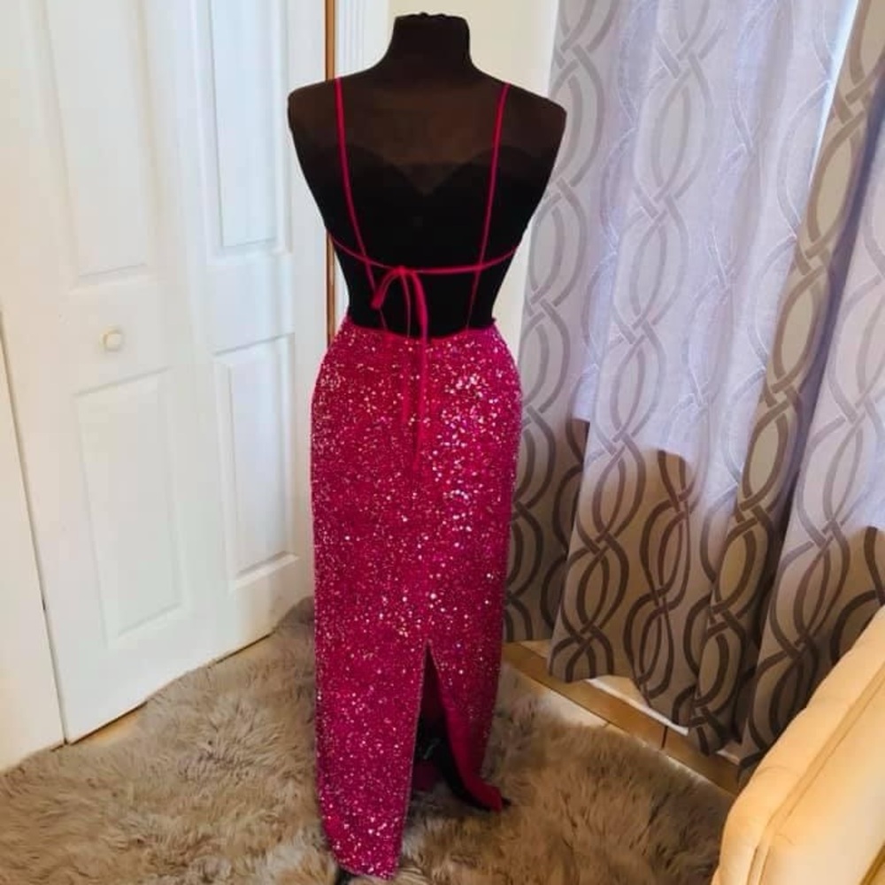 Dress - Picture 3 of 3